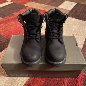 Gently used all black Timberland Size 2.5 Youth